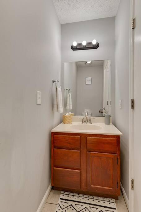 Lovely 2 Bdr Condo With Balcony 2M To Broadway Nashville Eksteriør billede